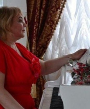 Оказываю широкий спектр услуг, готова погрузить тебя в мир наслаждения и расслабления. Мои возможности ограничены только твоими фантазиями. Я всегда стремлюсь доставить максимум удовольствия и создать незабываемые впечатления. У меня есть отличные отзывы, где мои клиенты описывают меня как заботливую и страстную партнершу. Приходи ко мне и убедись в этом сам! Отправляй мне свои фото и давай встретимся в Москве, чтобы реализовать все твои желания. 💋💕🔥 Александра